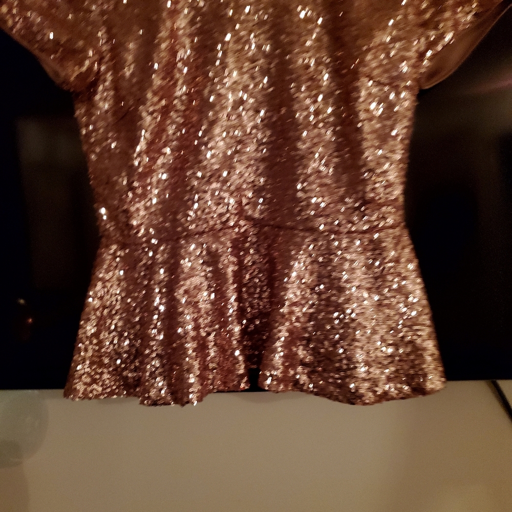 Selling this beautiful sequin top that I cannot fit. Have not been worn.